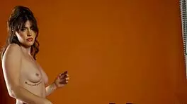 Big ass babe poses naked with pierced nipples 😍