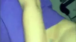 Gostosa ruiva novinha peituda sentando