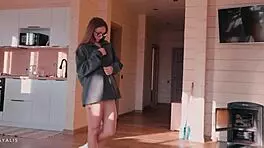 Sweet stranger knocks for hot home warming