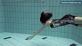 Flashing those bright tits underwater gets everyone so horny!