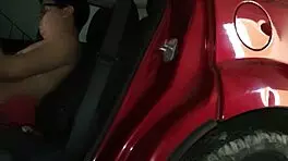 contrato hermosa chica en el paso