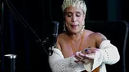 LIKES TO SEE CHARISMA! MOTIVATES PEOPLE TO FUCK AND CONTACT PODOLATRY - JUST JOANA!