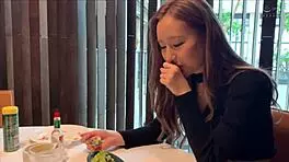 超金持ちギャルにsnsで依頼され高級ホテルでハメ撮りセックス！赤い下着がとってもエロい。 バックや騎乗位でハメまくり