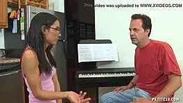 Teen babes pays for her lesson offering her pussy 😏