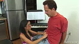 Teen babes pays for her lesson offering her pussy 😏