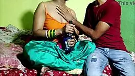 पड़ोस वाली नवेली मैरिड भोजाई को चोदा हिंदी में fireecouple 😈