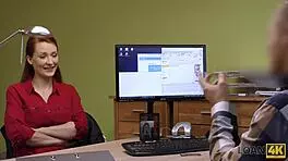 loan4k rousse a des relations sexuelles spontanees au bureau avec agent de credit