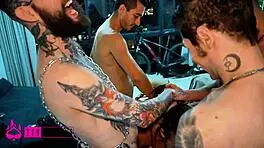 roleta de pica - amigas chupam varios amigos girnado na cadeira