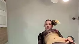 want to see that creampie filling her wet pussy while fingering close up