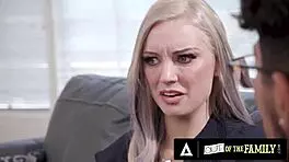 発情したKenzie Taylorが熱いパイズリ 😏