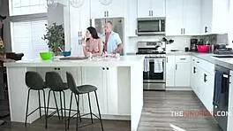 Is My Bottom Shaking While I Bake For Freeuse Facial?