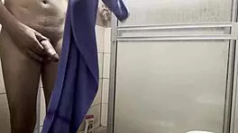 Me Espian En El Baño Y Cuando Me Masturbo Con Las Bragas De Mi Prima