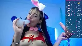 me imagino 2 pollas reales en mi boca