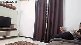 técnico flagra dona de casa se masturbando enquanto faz reparos 😈