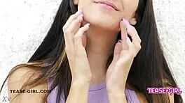 Stunning college student reveals her perfect body