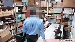 ellen page lookalike shoplifter punished by mall cop