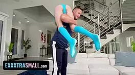 Selenas morning workout turns into epic fuck fest with huge cock 💪