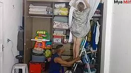 enteado fode com madrasta na escada