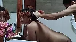 jovem casal filma porno amador em banheiro de hotel with huge cock deepthroat and creampie