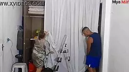 enteado fode com madrasta na escada