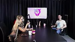 Loira Feels Heat, Strips After Guest's Remark in Swingers House