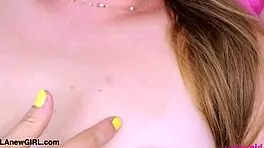 girl-next-door blonde shows her sexy body 😘