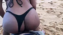 conheci essa linda morena na praia conversar vai conversar vem at� que rolou uma bela foda