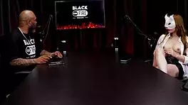 Seu primeiro atendimento na festa termina com as meninas ganhando dinheiro e preenchendo o vazio interno - victoria rubro no sheer red