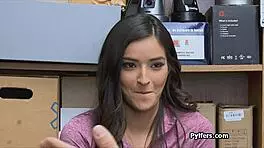 Teen Spreads Wide In Mall Security Encounter