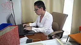 Secretary gets fucked with dildo in office 😏