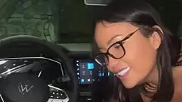 Novinha asiatica fodendo sem camisinha com motorista de aplicativo