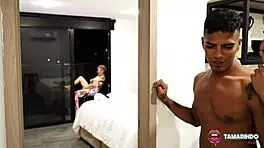 Encontramos a la abuela blanca masturbándose en el balcón