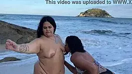 Amigas Se Reencontram Na Praia E Transam Em P�blico