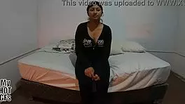 Hermosa jovencita kiomi viene por un casting porno!