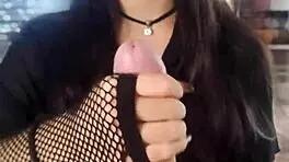 coloquei minha gatinha pra bater punheta e ganhei boquete babado com erros