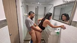 Sexo En El Baño Follamos Rápido Antes De Que Lleguen Nuestros Padres