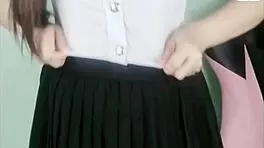 คลิปหลุดไทยตั้งกล้อง วัยรุ่นน่ารักช่วยตัวเองเสียวๆเอานิ้วเขี่ยหัวนมยั่วๆ ก่อนนั่งแหกขาเอานิ้วติ้วหีรัวๆเห็นแล้วน่าโดนเอาควยกระแทกหีรัวๆ