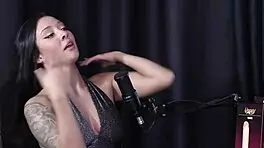 Watch The Naughty Interview With Vivan Lola And Vitoria Beatriz.