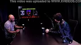 se exibiu de lingere depois de responder em quem mama senta e passa