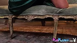 Big ass teen showing off her hot body during posing