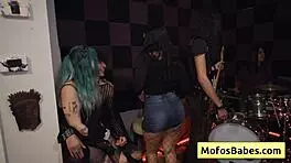 horny nia bleu seduces sound guy sucks dick hard 😍💦