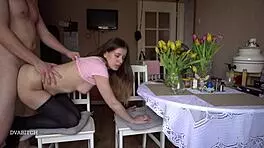 Leg dich hin, Beine hoch für Morgen-Rimjob dann harten Fick