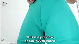 Gym teen's puffy cameltoe ass shines in tight leggings up close