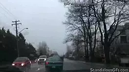 Teen babe fingers her wet pussy in the car 🚗💦