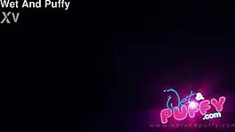 Deilig kurvet tsjekkisk tenåring fingrer fitte med kjempedildo