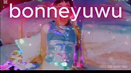 bonneyuwu rubs one out in garage