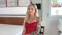 flexible blonde pussy stretched wide 😍🔥