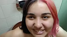 oi gente, olha minha belinha grávida novinha mijando toda safada pra vocês na cam!