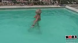 babe squirting hard in the pool can't wait for the full splash 🔥