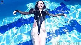 Jessica Bunny swims wet underwater pool